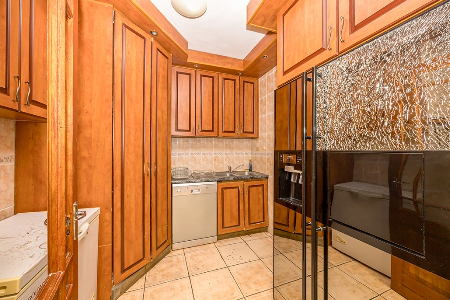 6 Bedroom Property for Sale in Sunset Beach Western Cape